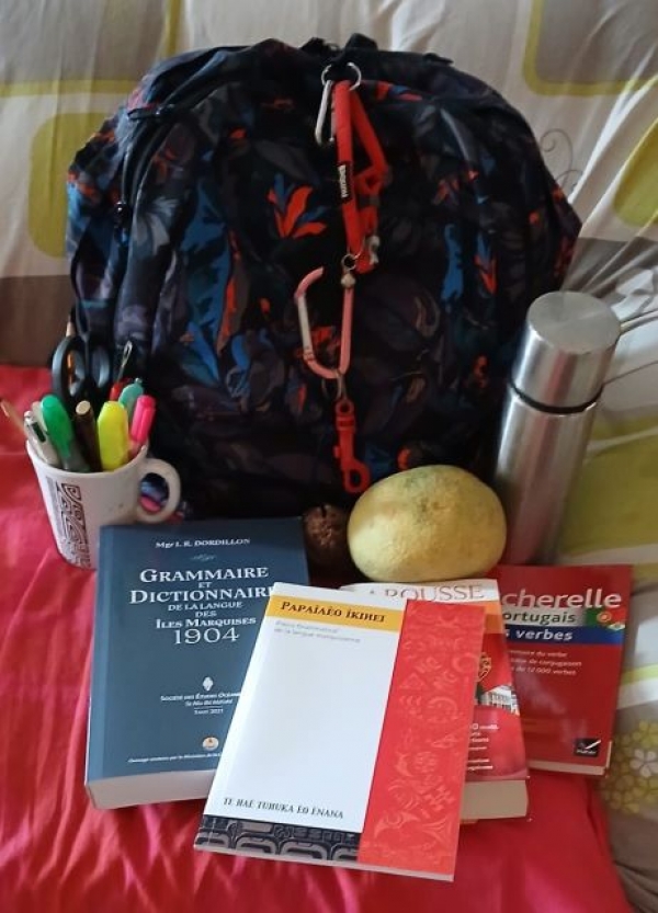 Tau ponatekao no te ha&egrave;hāmani (&egrave;o &egrave;nana/&egrave;o farani) &ndash; Vocabulaire scolaire fran&ccedil;ais/marquisien